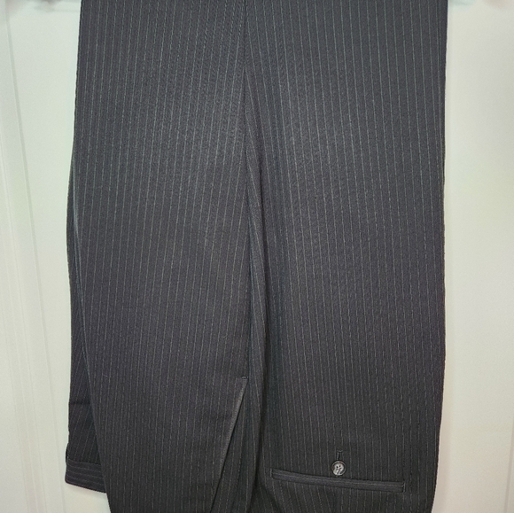 Men's Sean John Blue & Green Pinstripe 3 Piece Suit (shirt and tie not included) - Picture 6 of 8